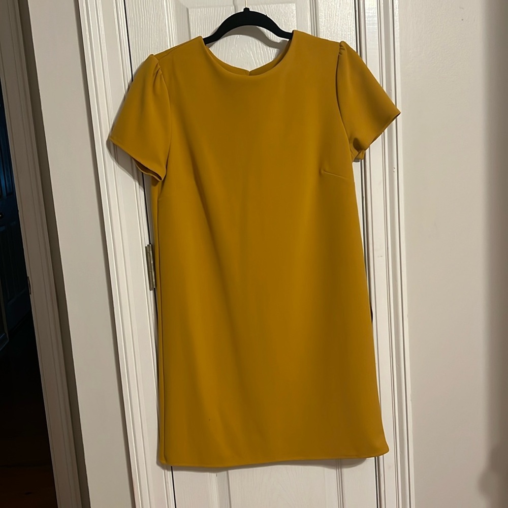Gold‎ dress